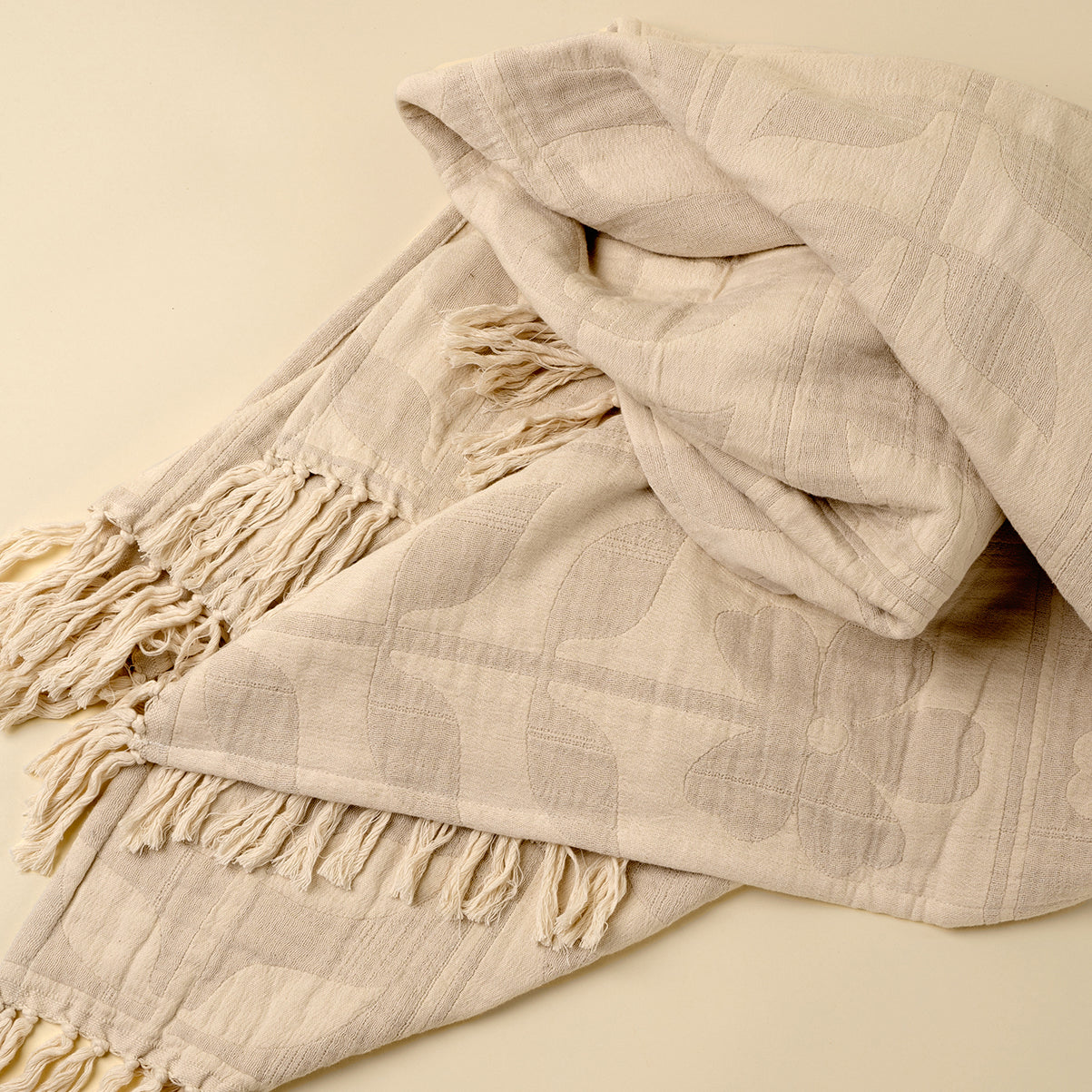 Daisy Days Throw, Light Grey