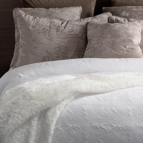 Carmen Quilt, White