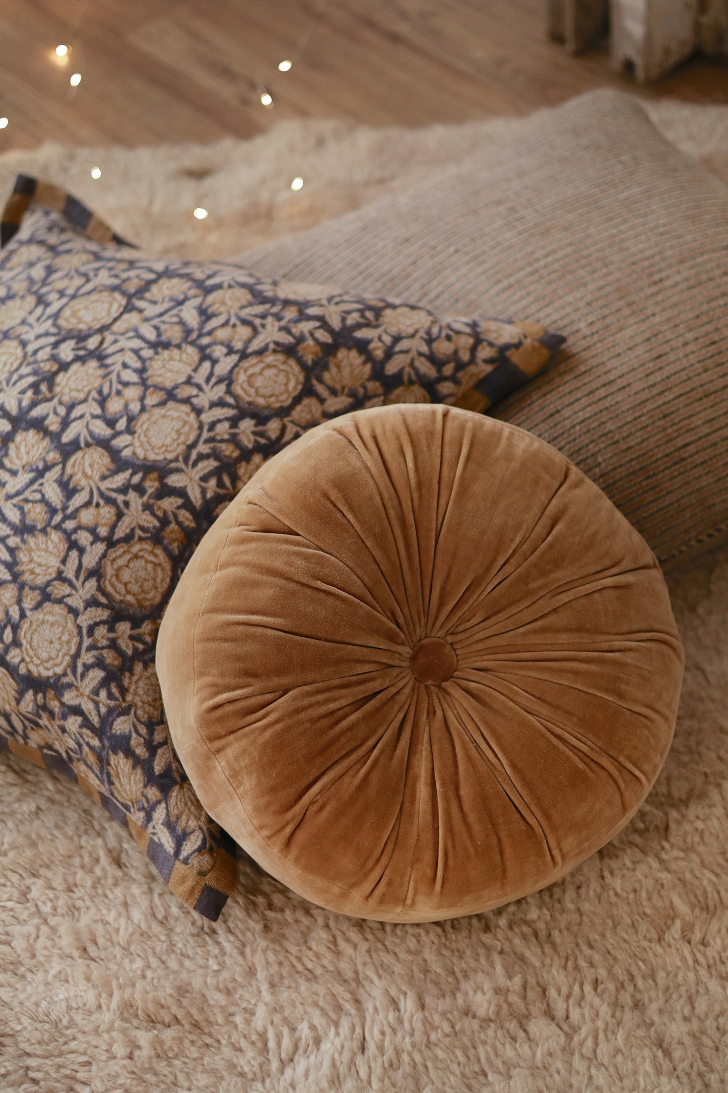 Velvet Tuft Round Cushion, Gold
