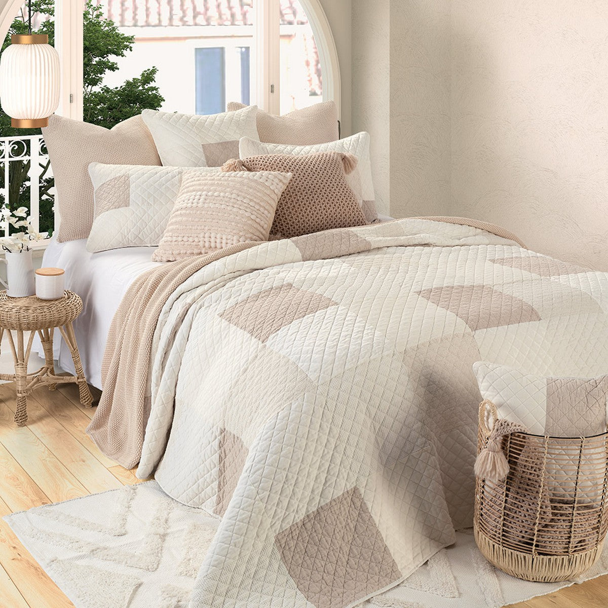 Meringue Ivory and Natural Quilt
